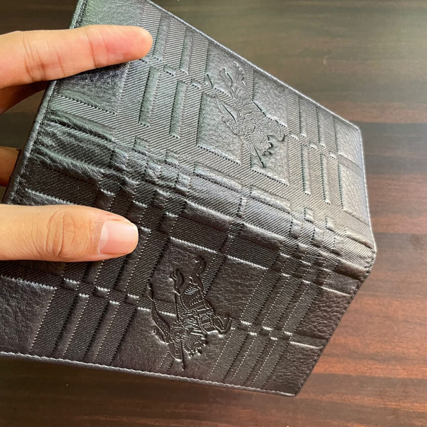 WhatsApp-Image-2021-10-08-at-17.58.28-41275354 (1) Burberry Embossed Leather Unisex Long Wallet