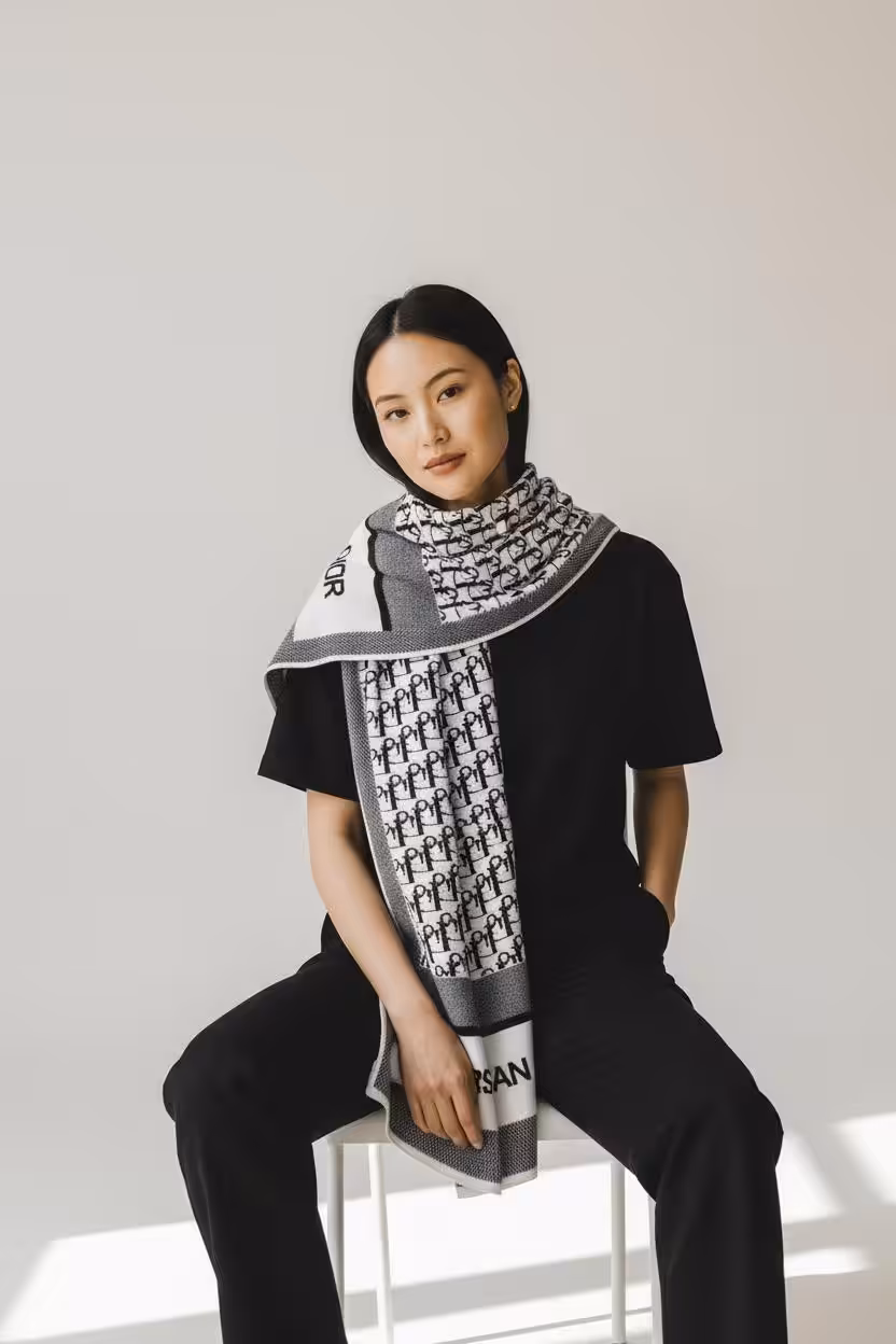 004f4659-a31e-4365-b129-952e0950c407 Christian Dior Basic Unisex Stole