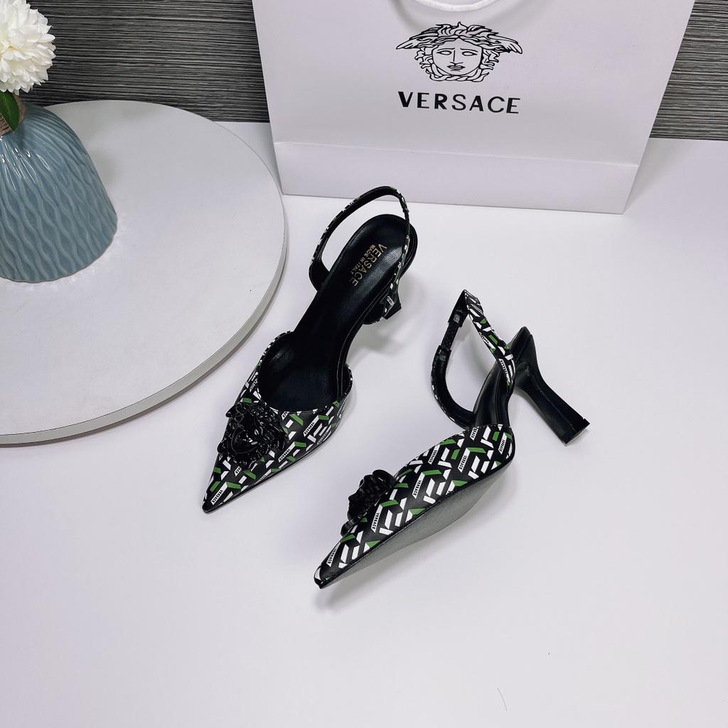 Versace Zapatos Monogram Slingback Pump