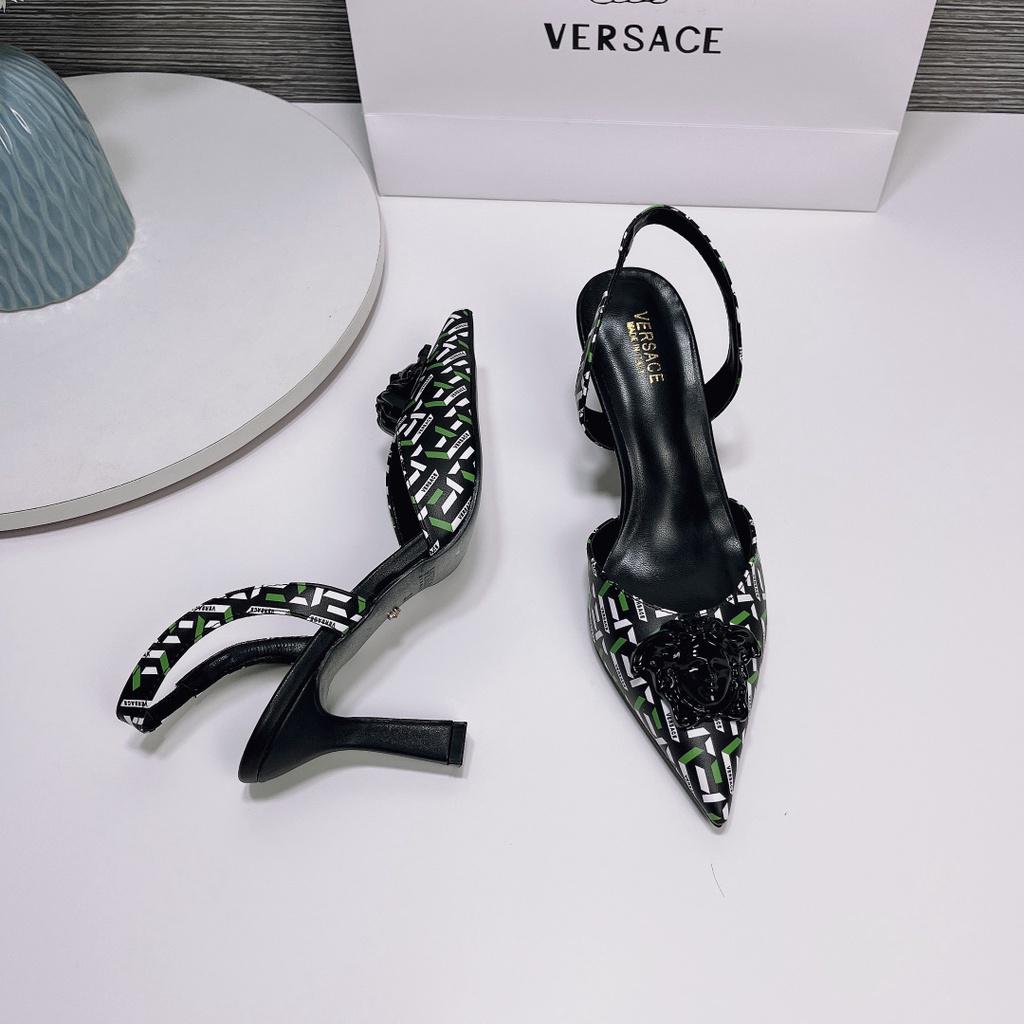 Versace Zapatos Monogram Slingback Pump