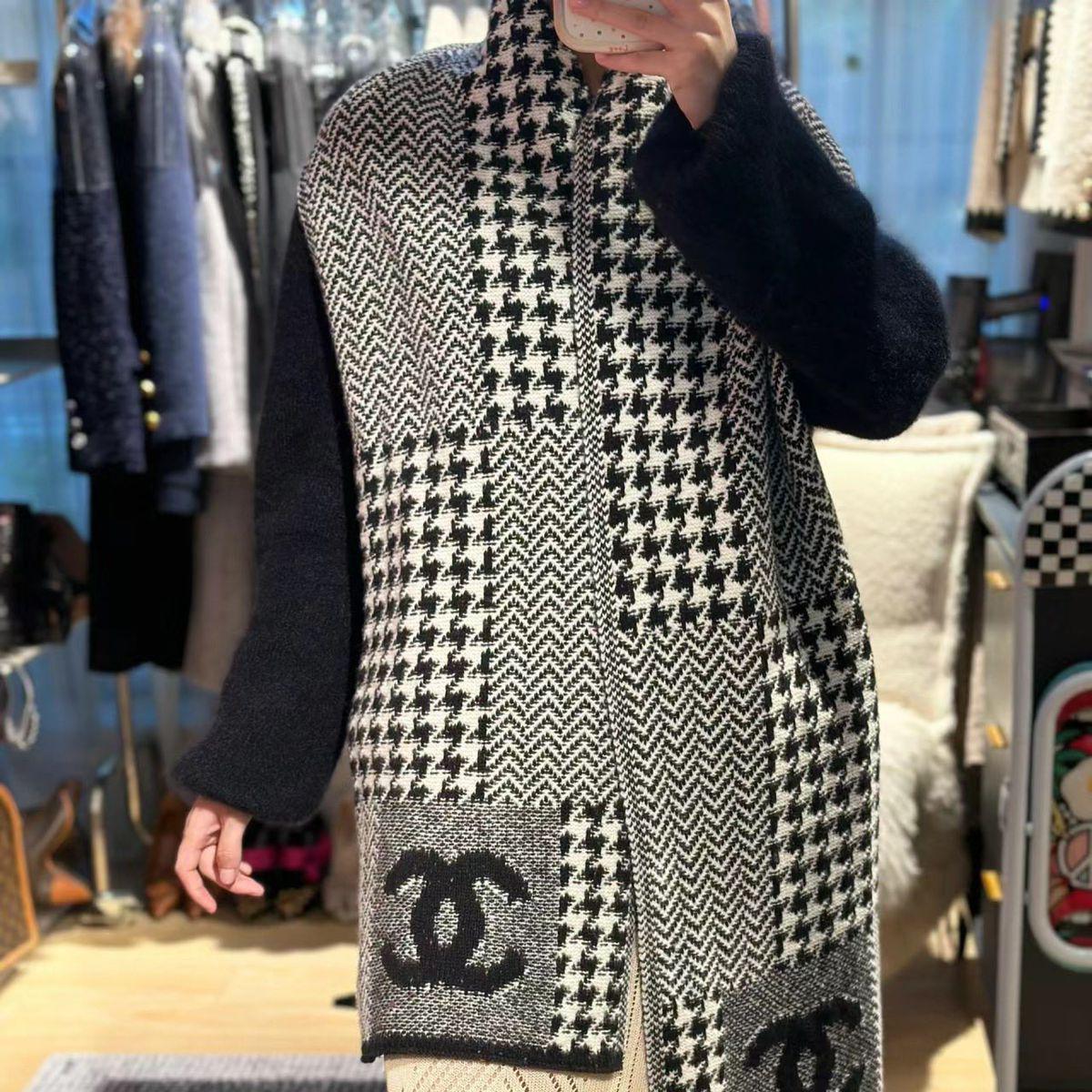 WhatsApp Image 2023-12-29 at 16.48.54_4446f3bc Chanel Full Warm Stripe Unisex Muffler