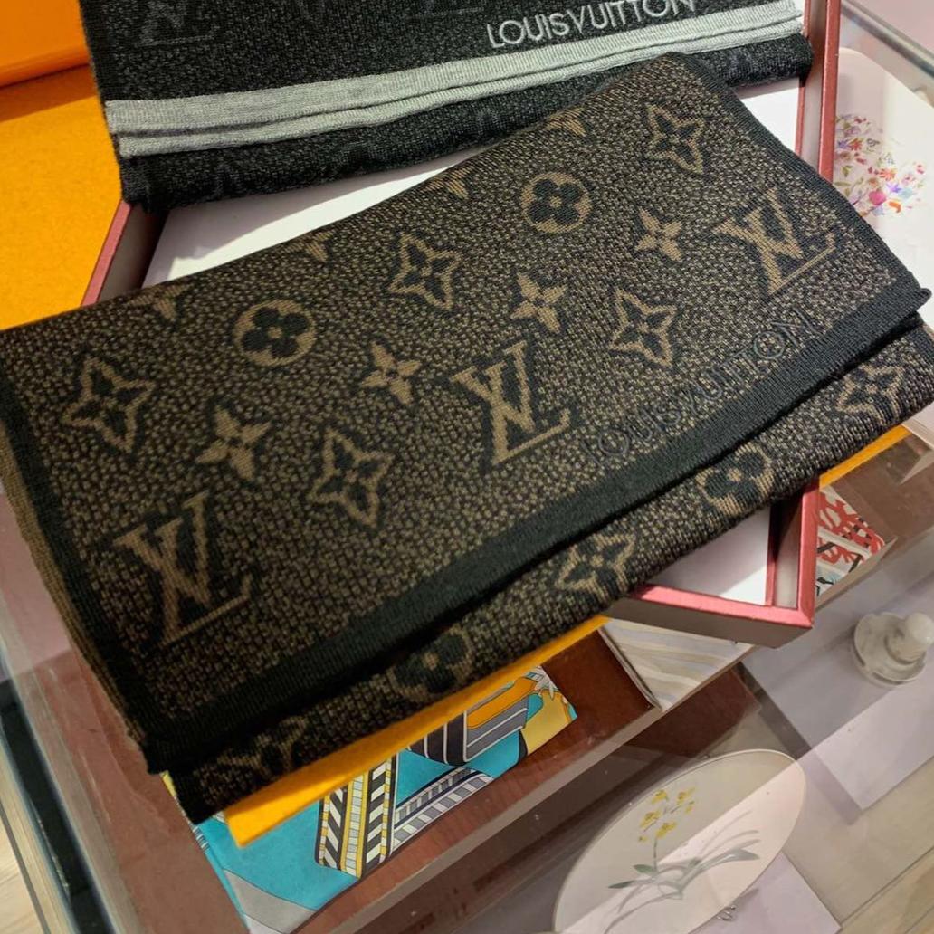 WhatsApp Image 2023-12-29 at 21.49.16_316ad704 Louis Vuitton Bloom Khaki Monogram Unisex Muffler