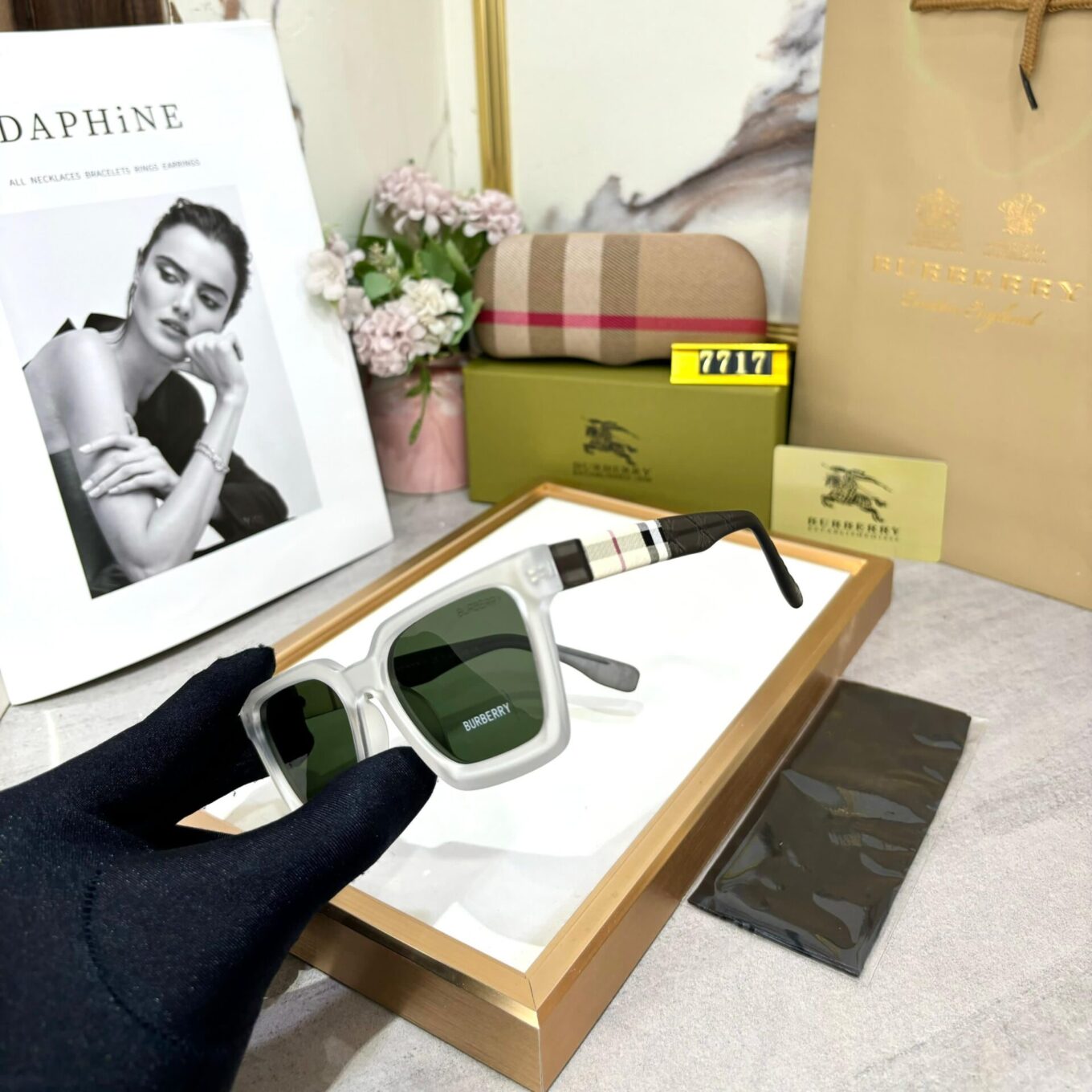 Burberry Unisex Sunglass