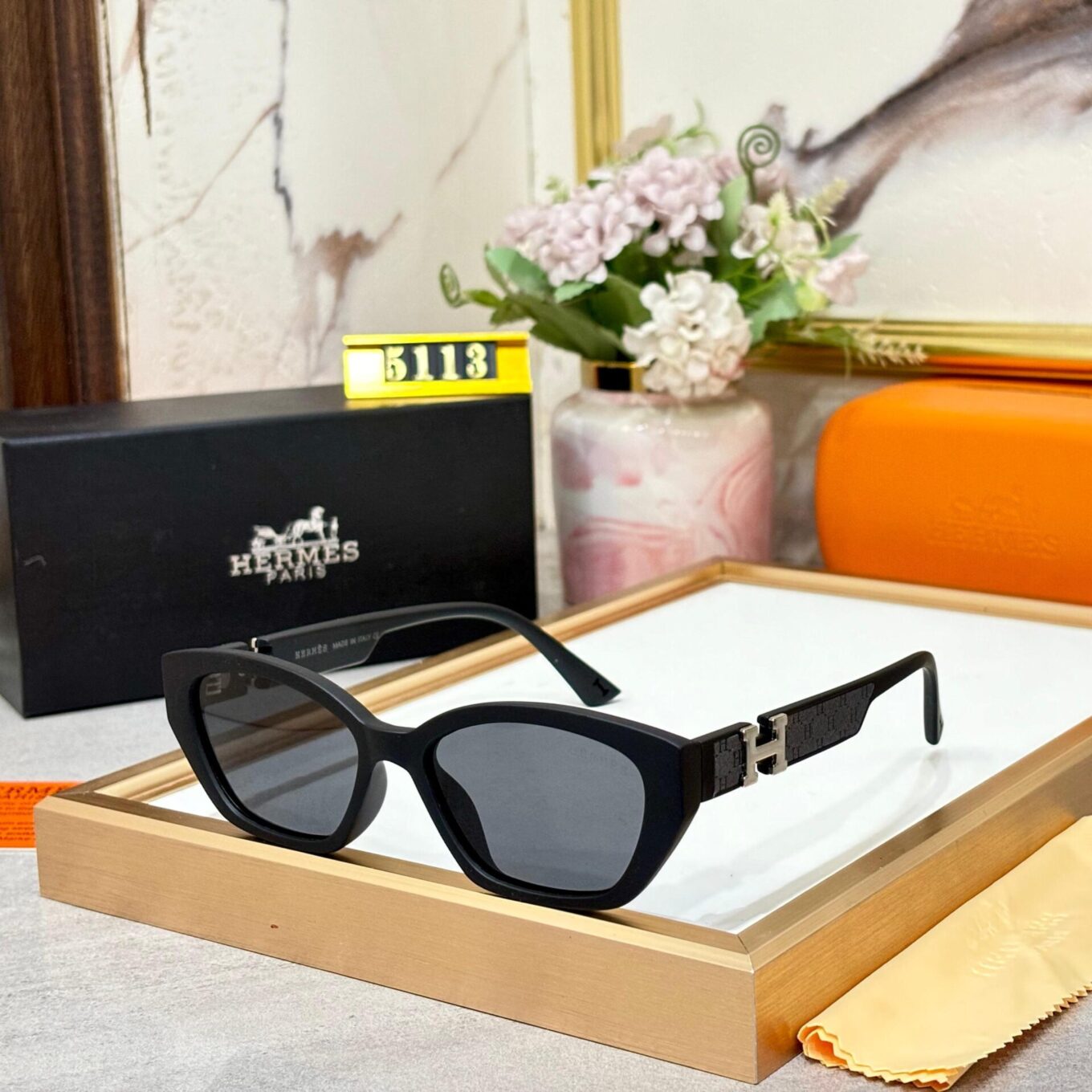 Hermes Polarised Wayfarer for Women