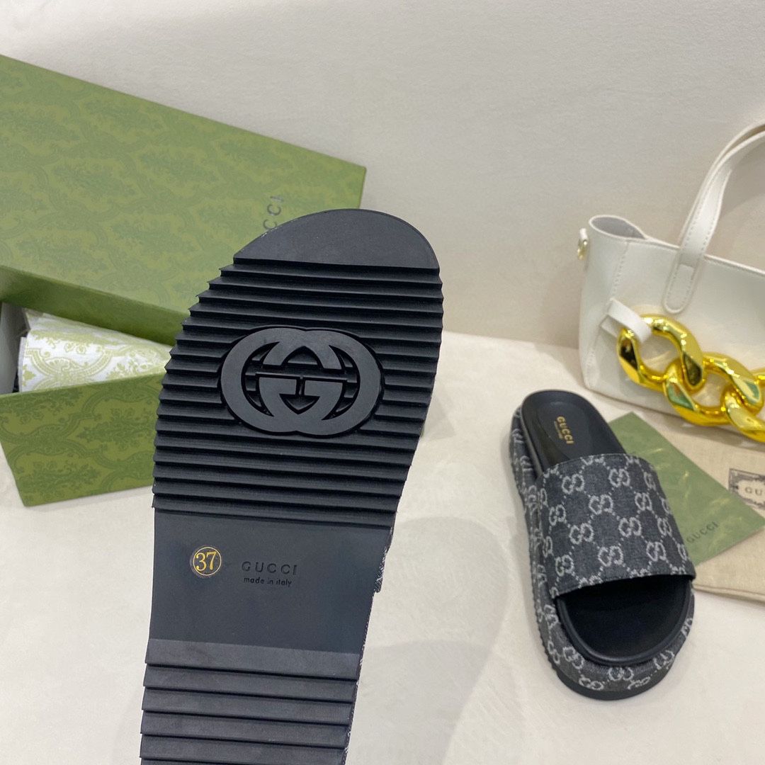 Gucci GG Canvas Black Slide Sandle