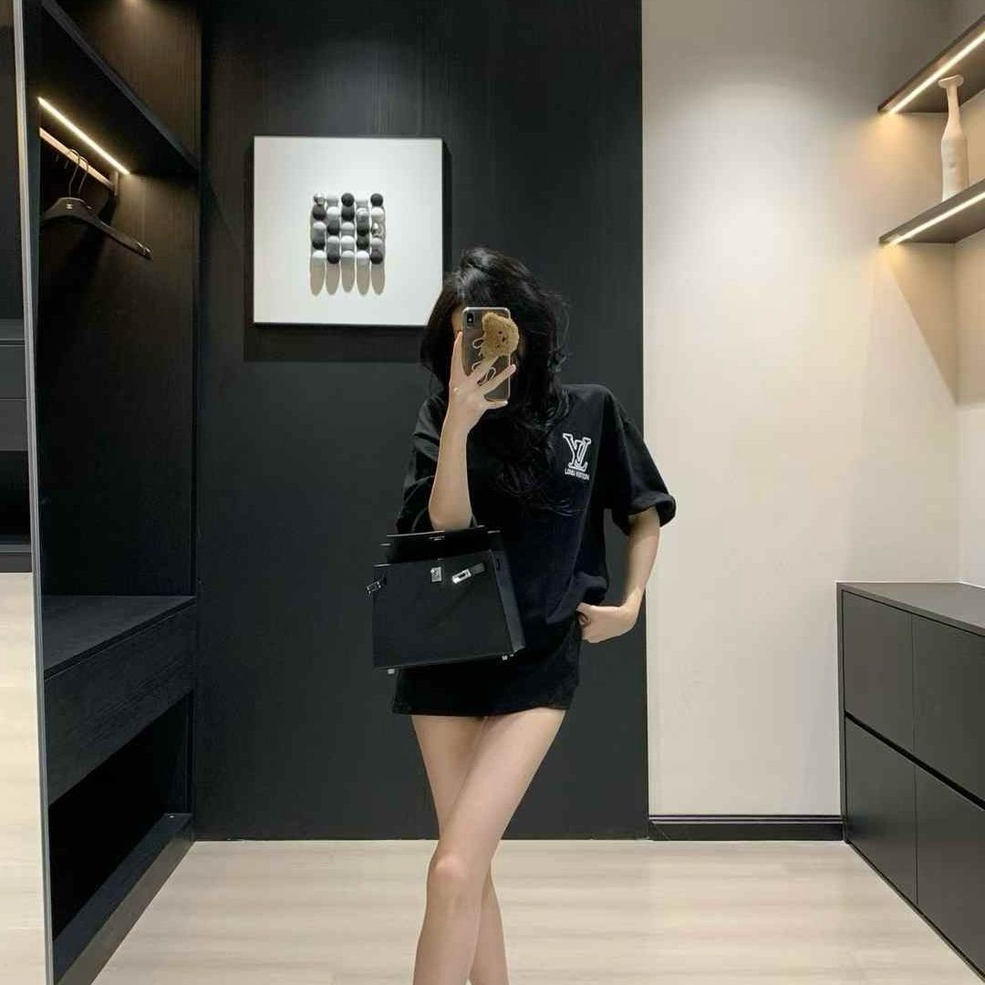 WhatsApp Image 2025-04-04 at 2.01.09 PM (1) Louis Vuitton Black Monogram T-shirt