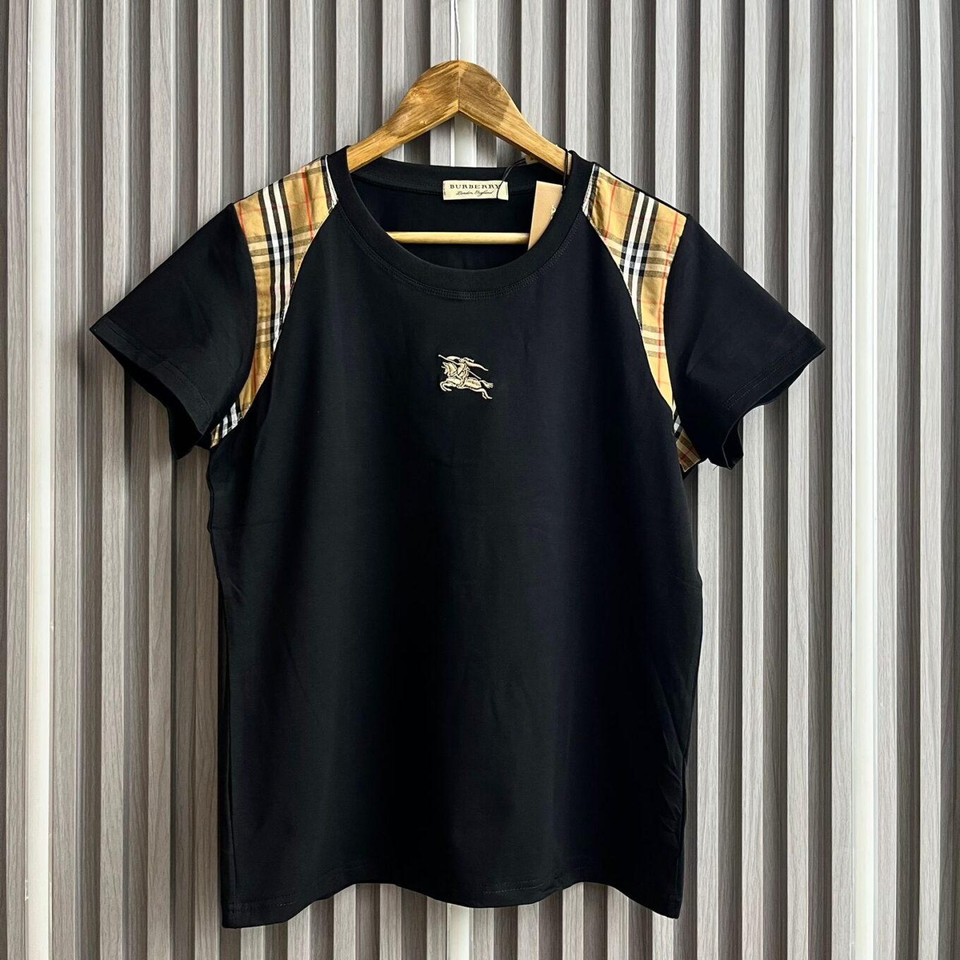 Burberry Black Signature T-shirt For Women