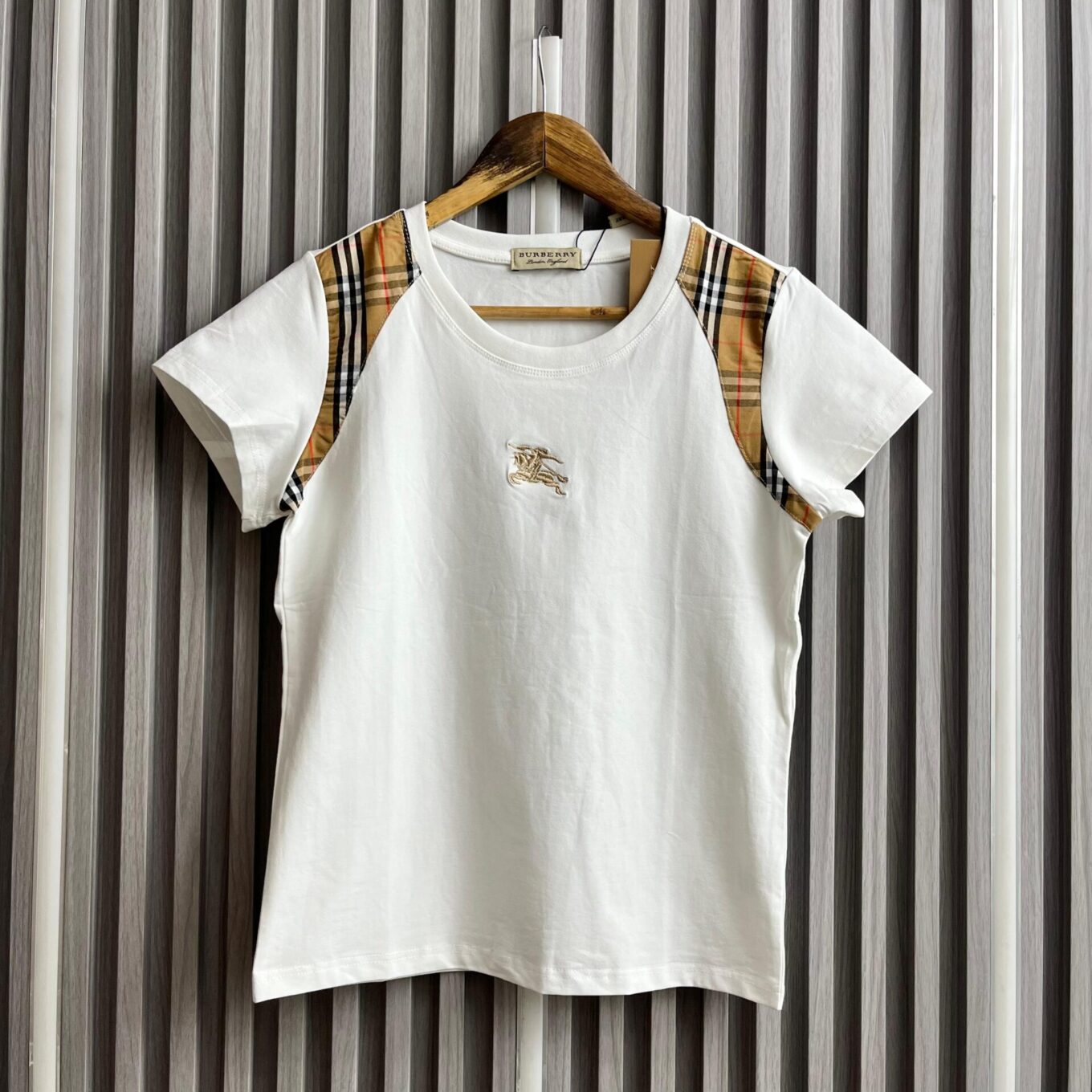 Burberry White Signature T-shirt For Women