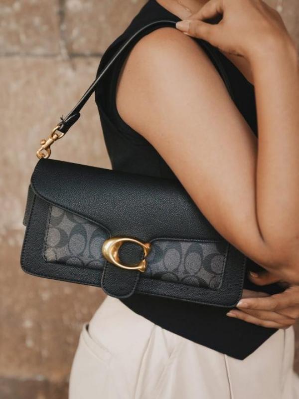 Coach Plaque Black Signature Shoulder Bag