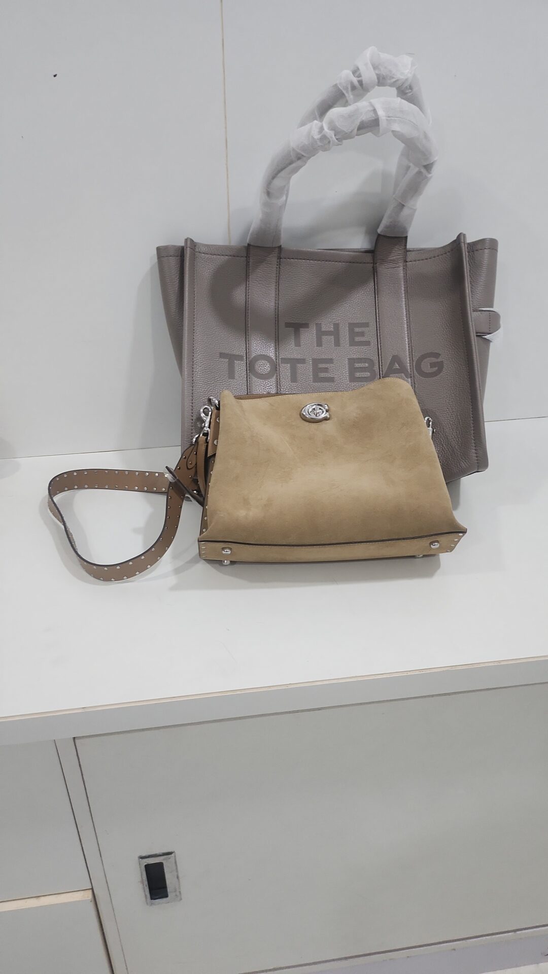 Marc Jacobs Black Camera Sling Bag (With Box) photo review